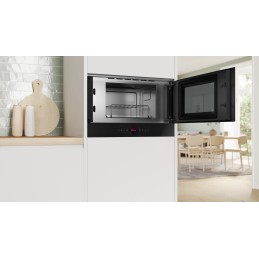 icecat_Bosch Serie 8 BER7321B1 forno a microonde Da incasso Solo microonde 21 L 900 W Nero